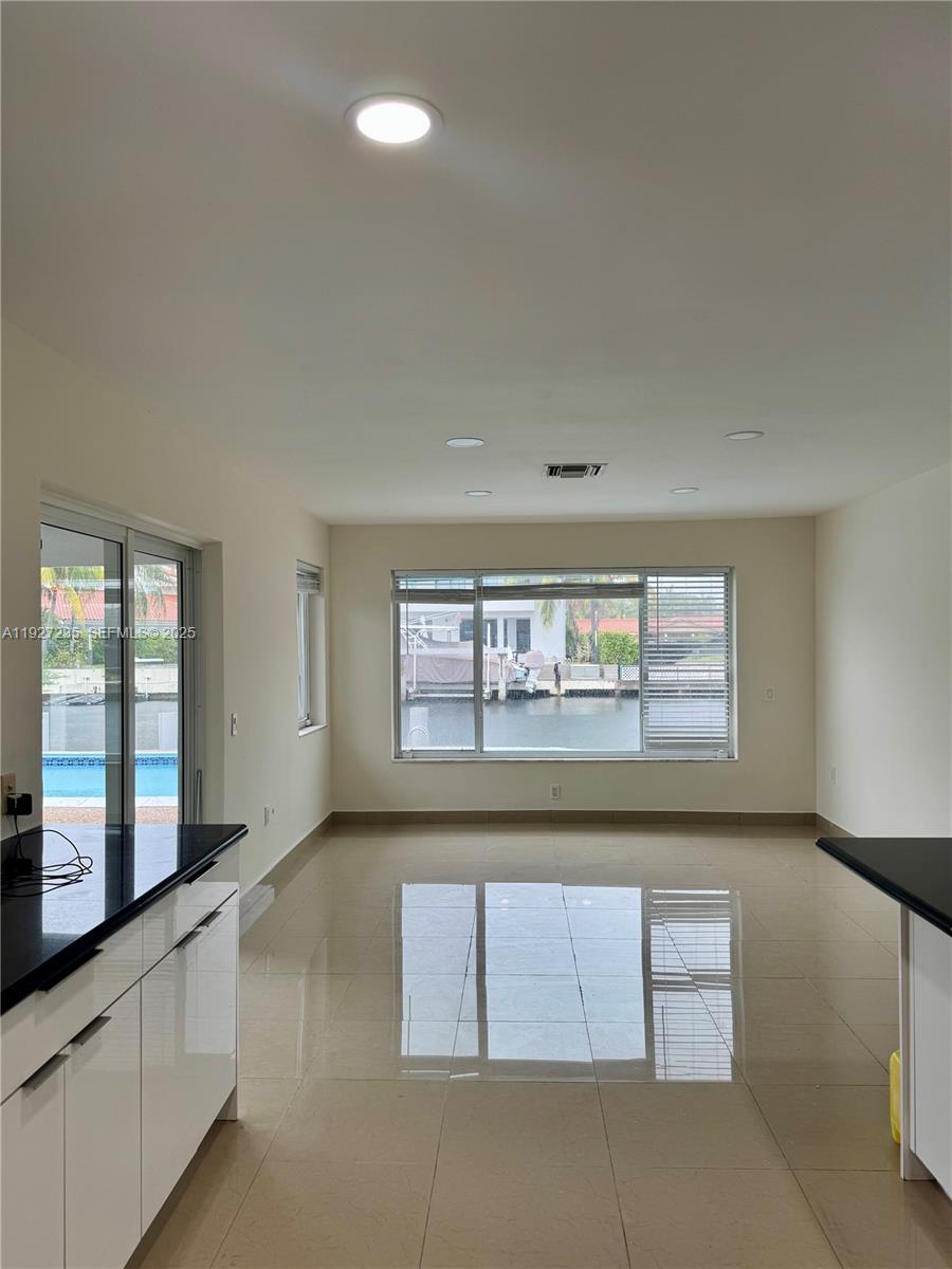 EASTERN SHORES - Residential Lease