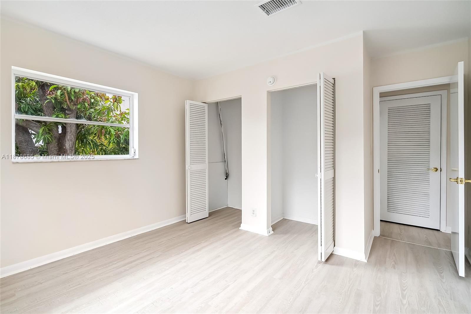 PALMVIEW CONDOMINIUM APAR - Residential