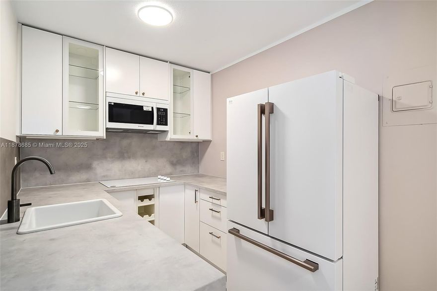 Beautifully renovated 1BD/1BA apartment for sale in a prime Hollywood location-just steps from Young Circle. This bright and stylish unit features a brand-new kitchen with modern cabinetry, new LG appliances and waterfall countertops. The space has been freshly painted and updated with new vinyl flooring. Brand-new A/C unit and water heater, on-site laundry, and 1 assigned covered parking space. The bathroom offers a white tile design with a full-size bathtub and a window for natural light.

The building is located in a quiet area with easy walkability to shops, restaurants, and nightlife, plus quick access to public transportation and major roads. Perfect as a primary residence, vacation or investment property. Currently rented for $1,650/month until June 30, 2026. 24-hr notice required