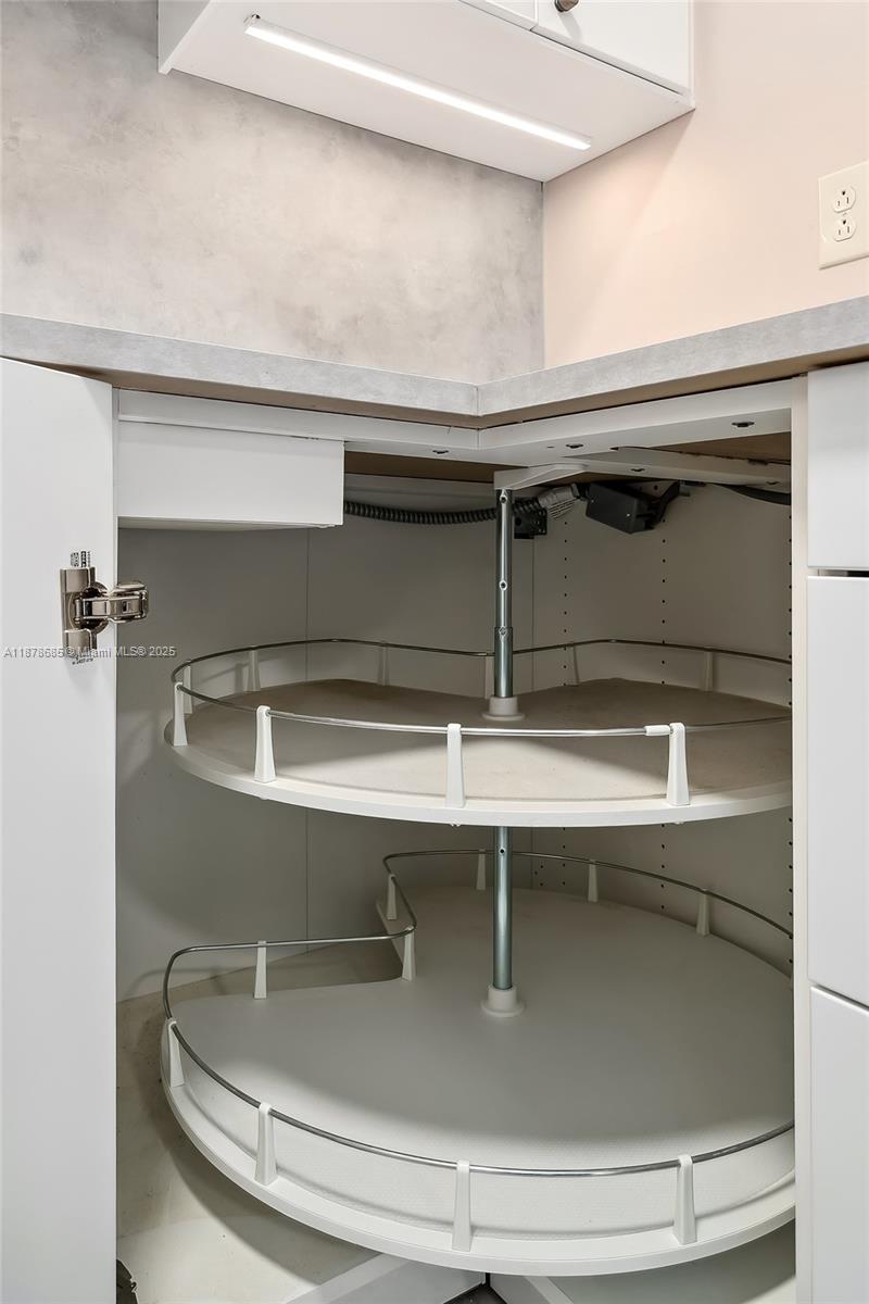 PALMVIEW CONDOMINIUM APAR - Residential