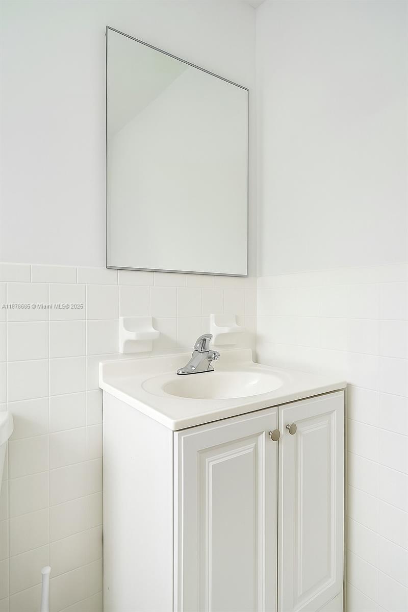 PALMVIEW CONDOMINIUM APAR - Residential