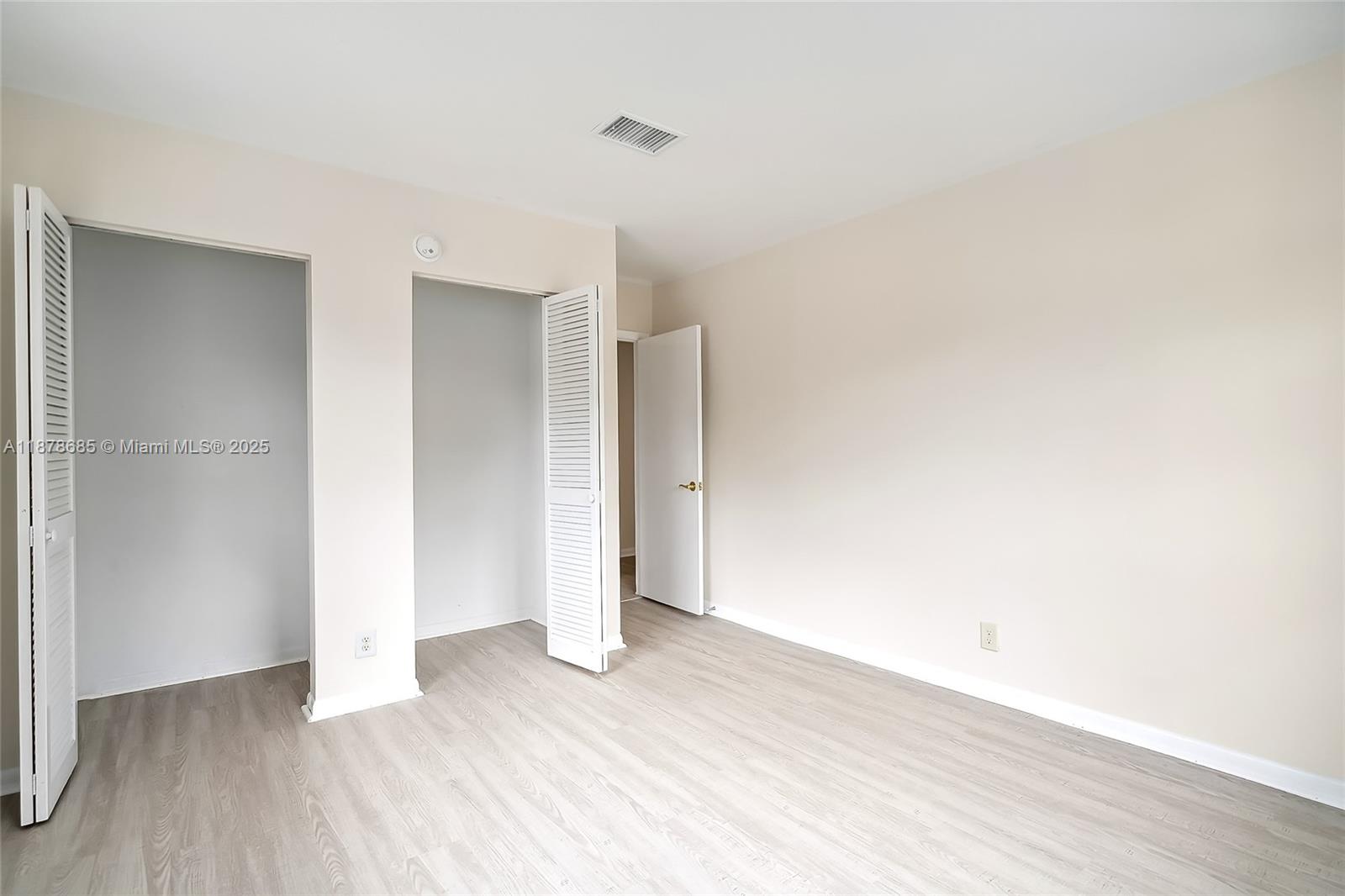 PALMVIEW CONDOMINIUM APAR - Residential