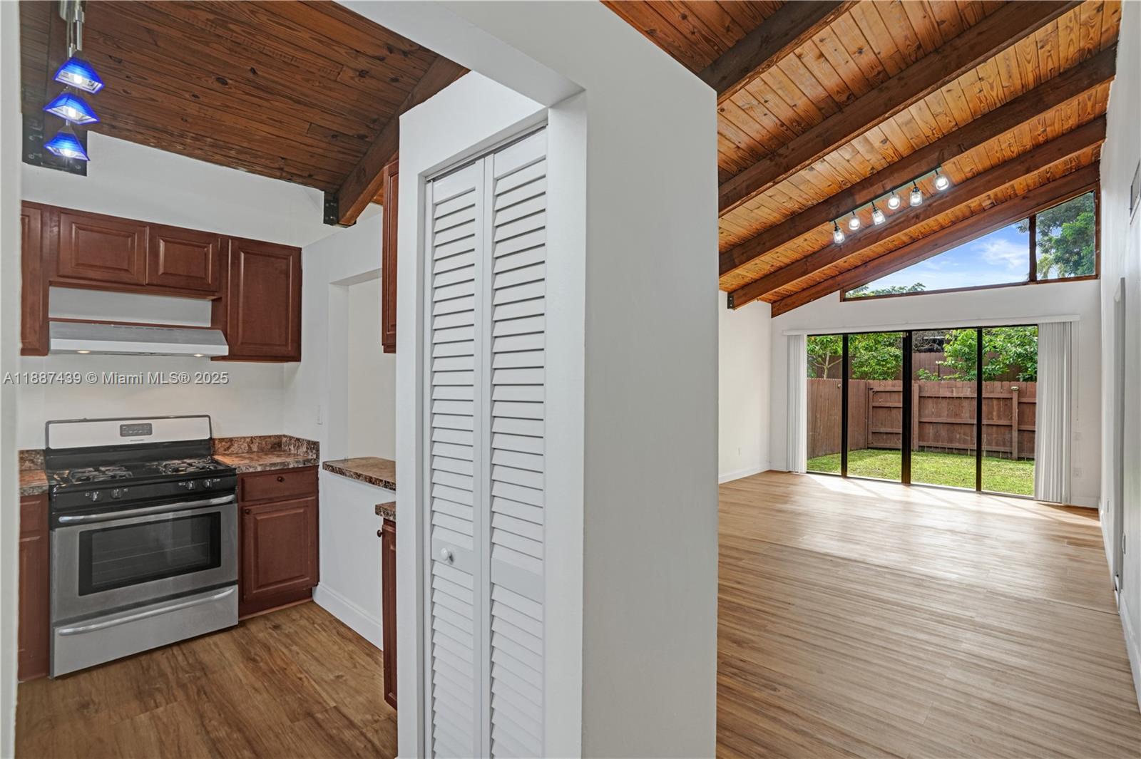 KILLIAN PINES TOWNHOUSES - Residential