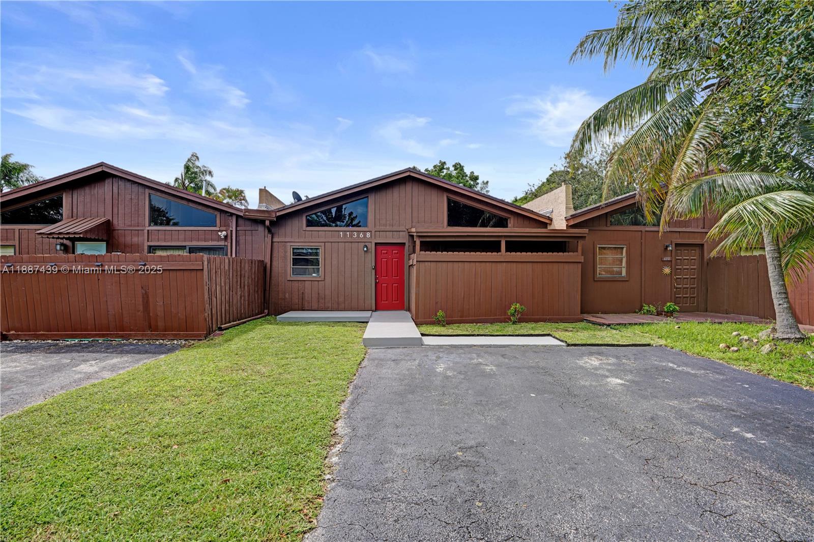 KILLIAN PINES TOWNHOUSES - Residential