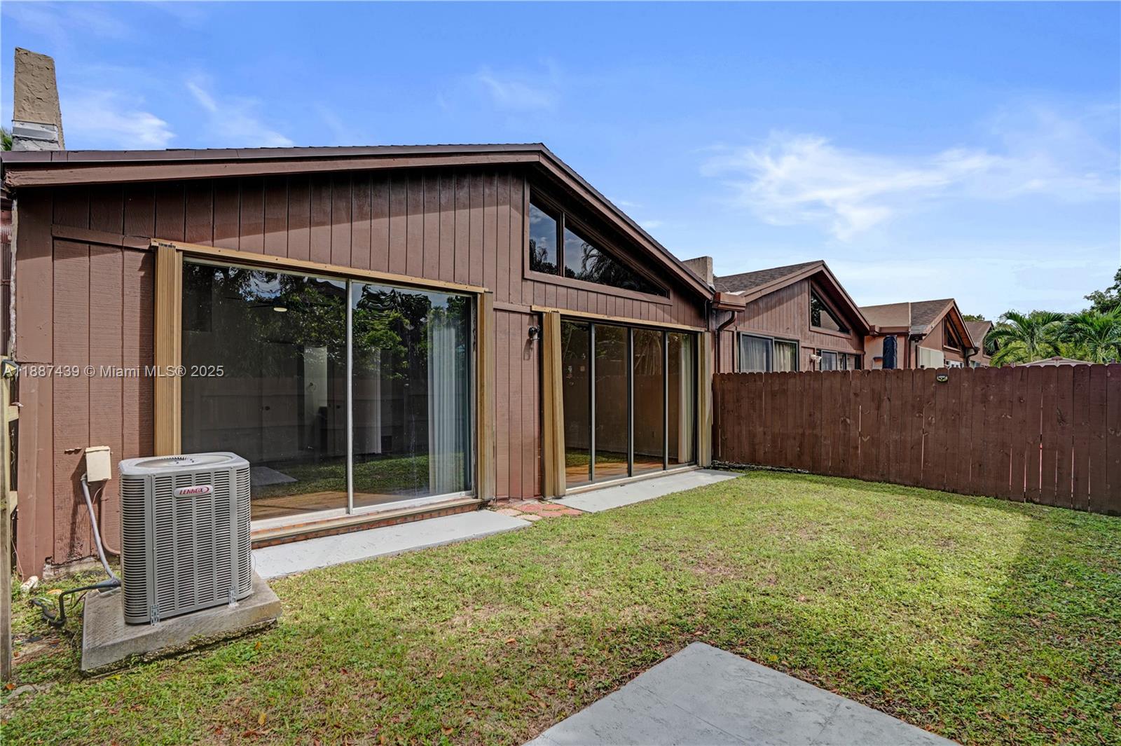 KILLIAN PINES TOWNHOUSES - Residential