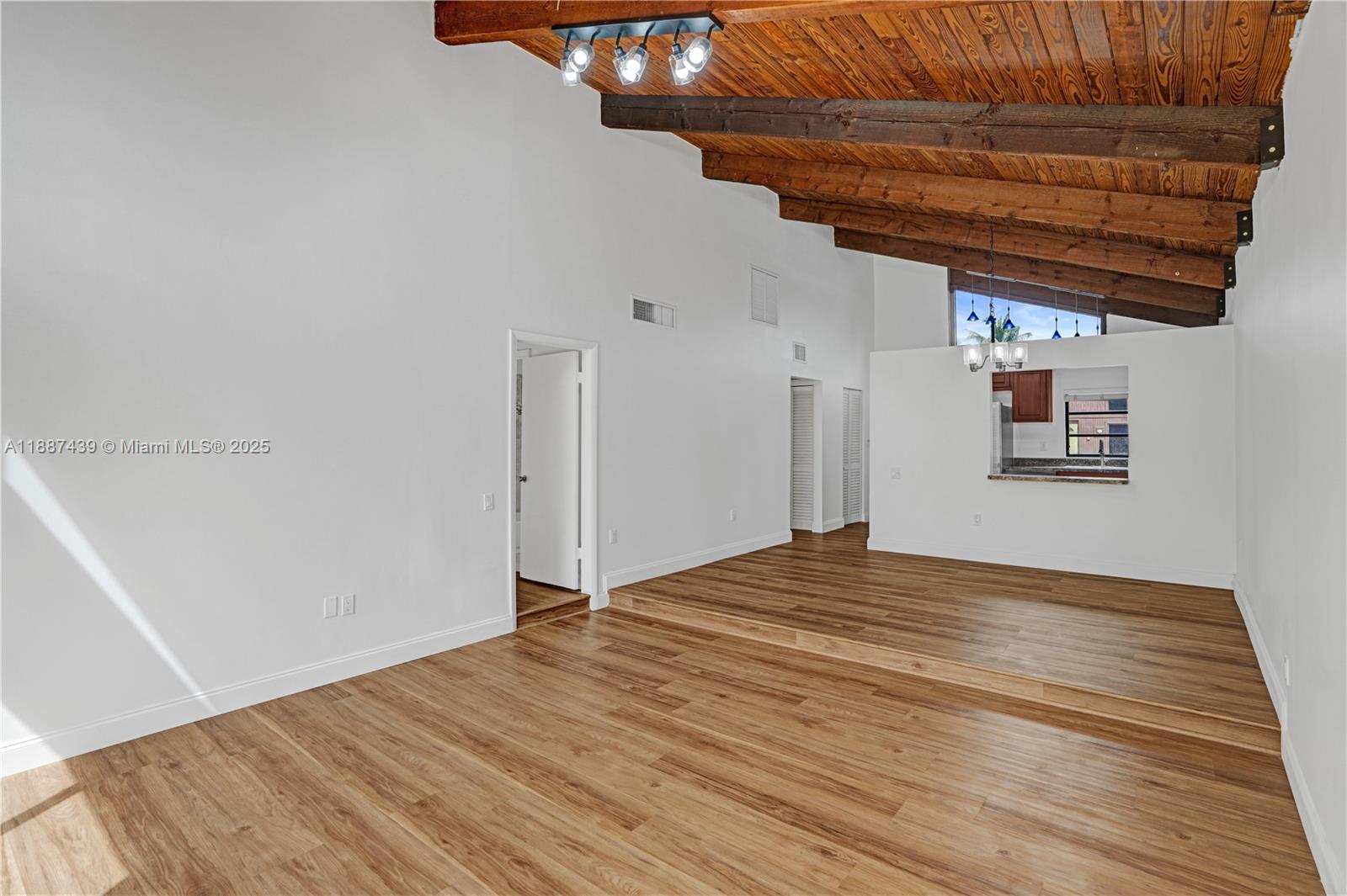 KILLIAN PINES TOWNHOUSES - Residential
