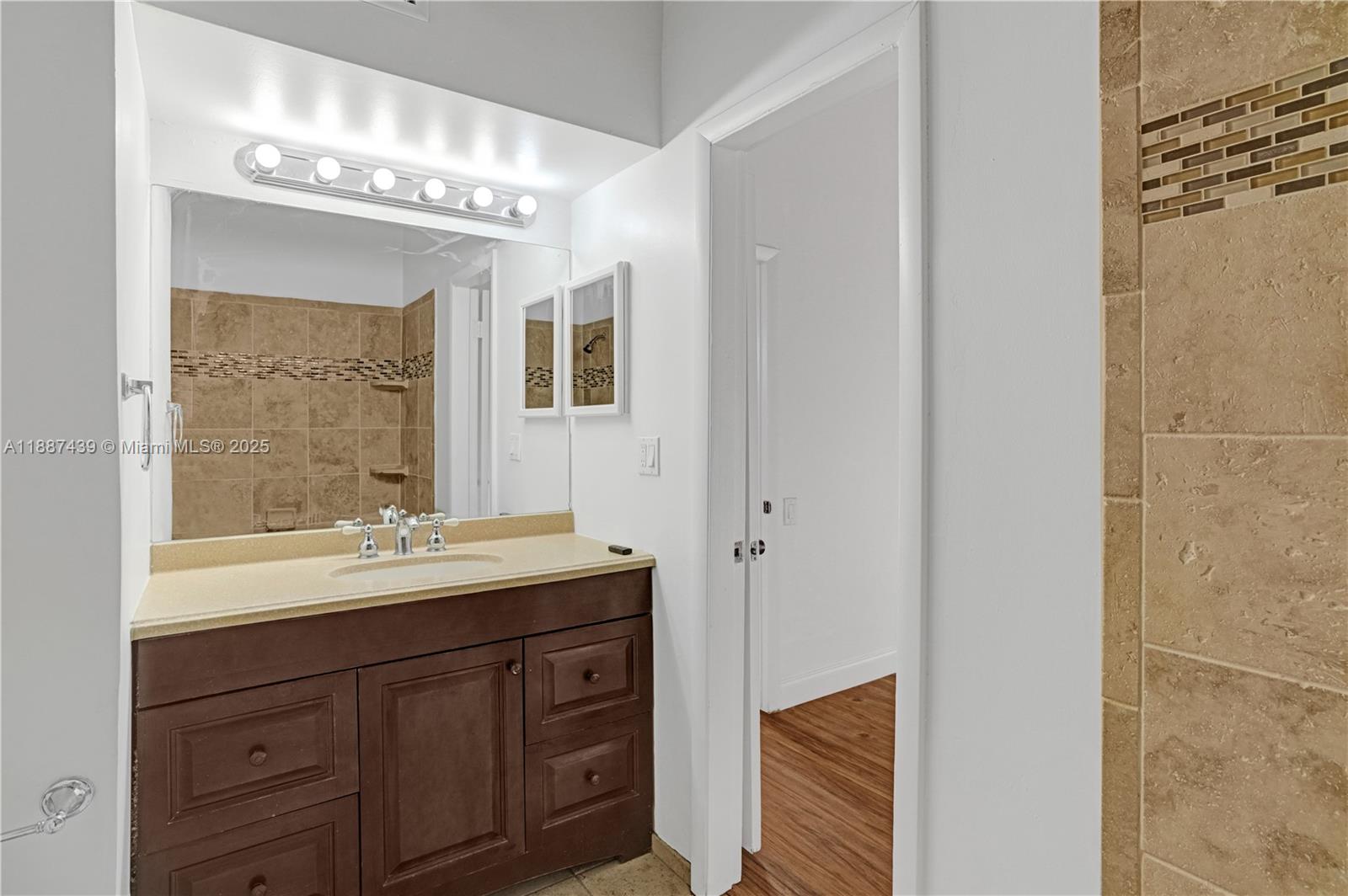 KILLIAN PINES TOWNHOUSES - Residential
