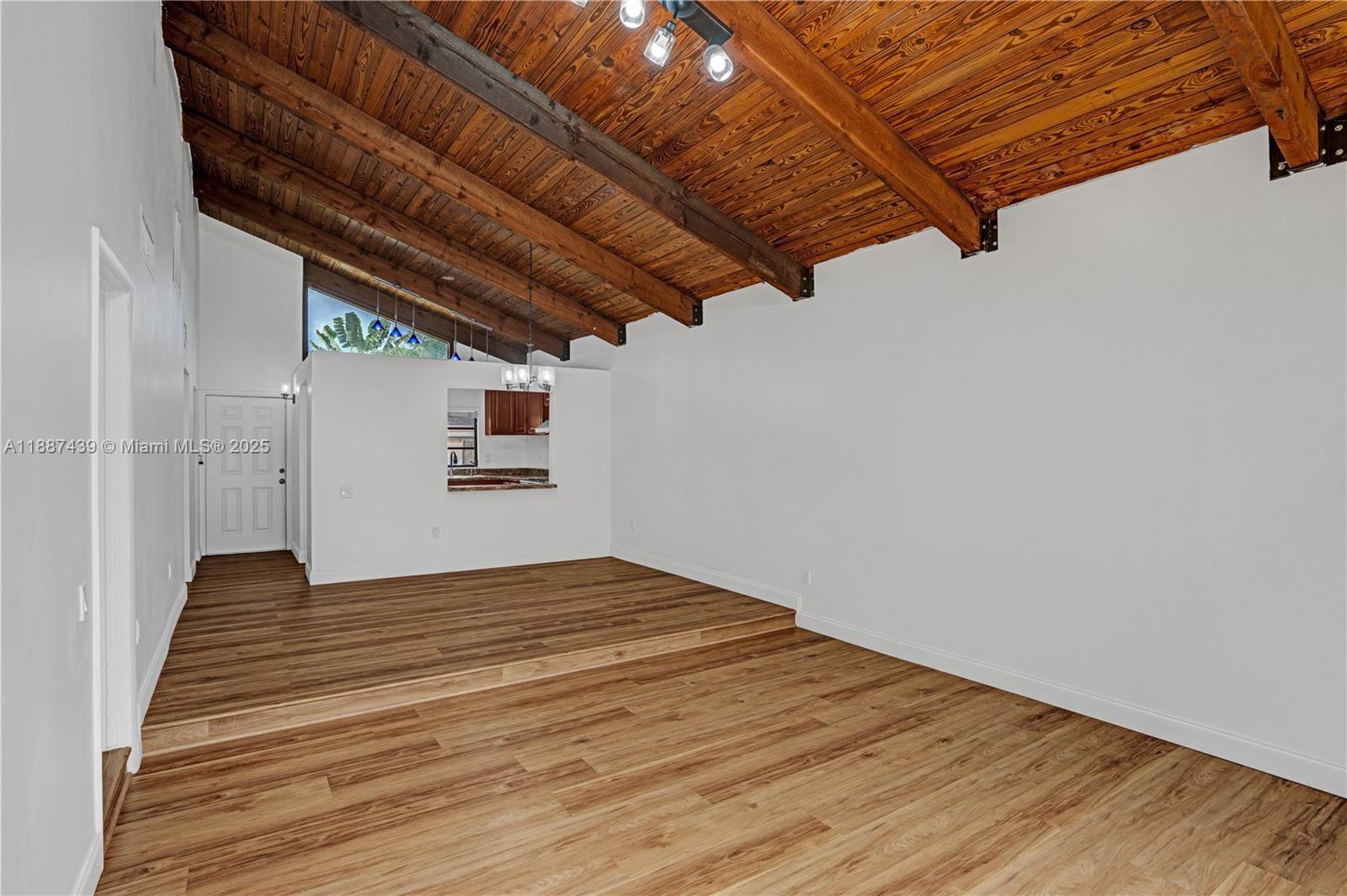 KILLIAN PINES TOWNHOUSES - Residential