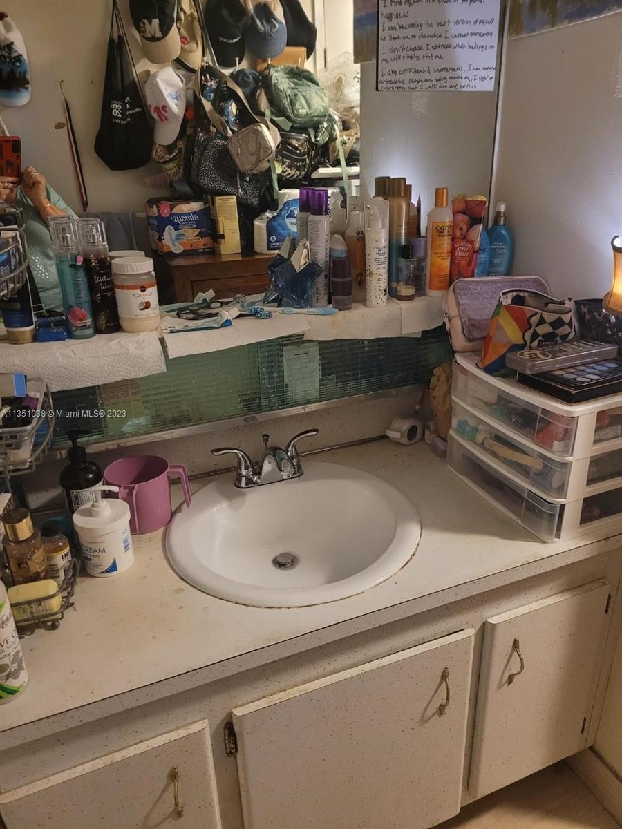 STRATFORD HOUSE CONDO - Residential