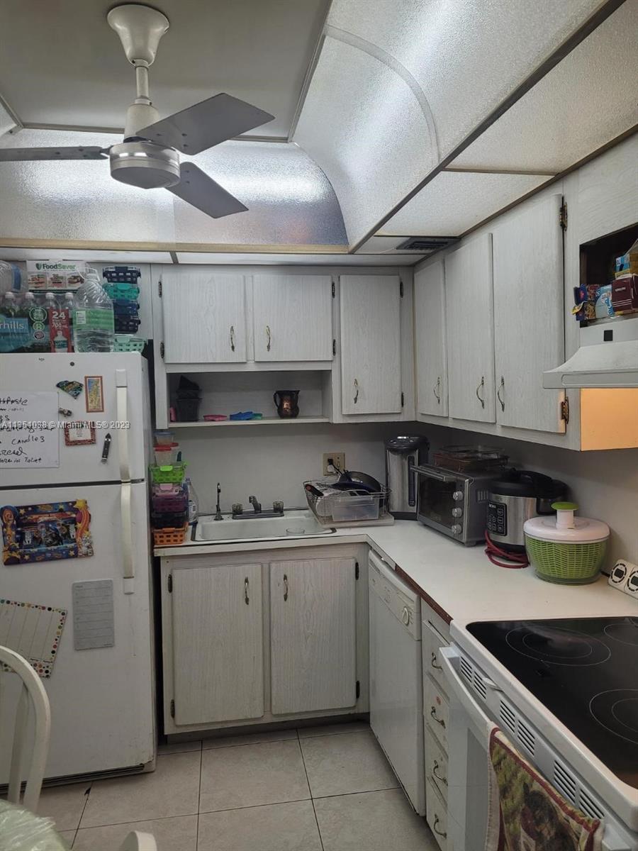 STRATFORD HOUSE CONDO - Residential