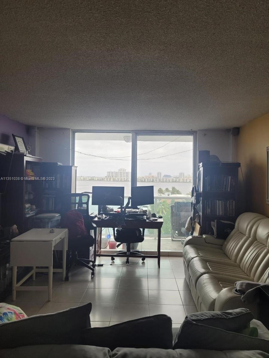 STRATFORD HOUSE CONDO - Residential