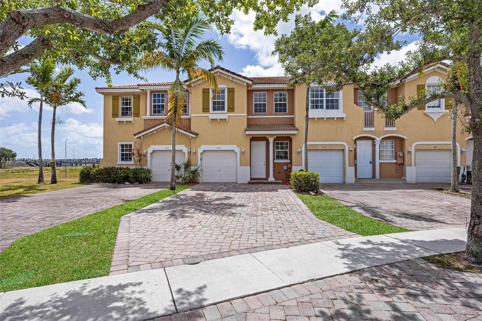 Property for Sale at 433 Ne 21st Ter, Homestead, Miami-Dade County, Florida - Bedrooms: 3 
Bathrooms: 3  - $383,000