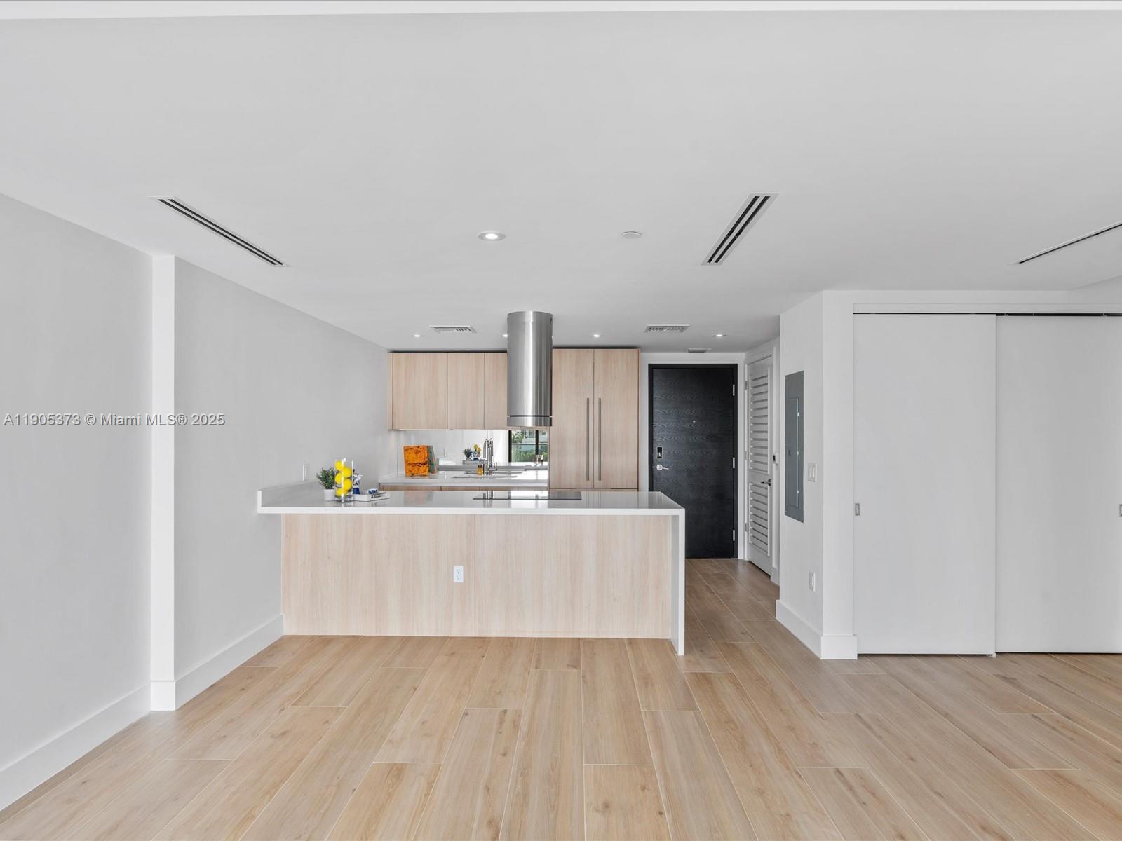 9901 W Bay Harbor Dr 605