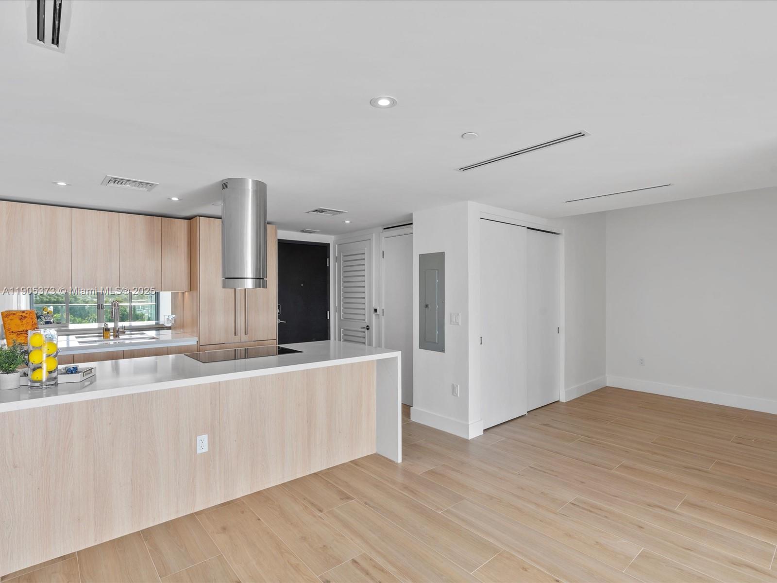 9901 W Bay Harbor Dr 605