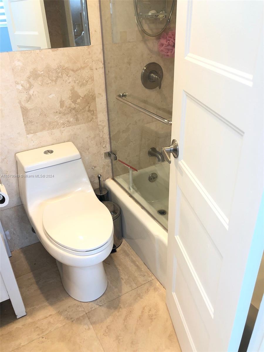 TIDES ON HOLLYWOOD BEACH - Residential Lease