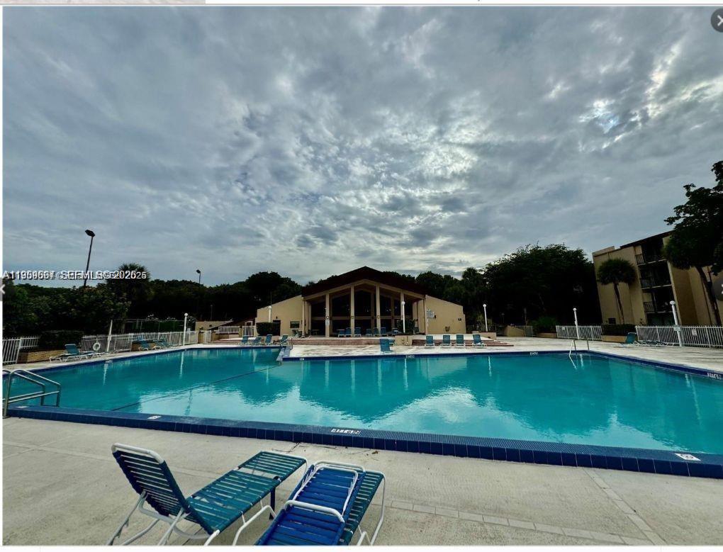 PROMENADE AT KENDALE LAKE - Residential Lease