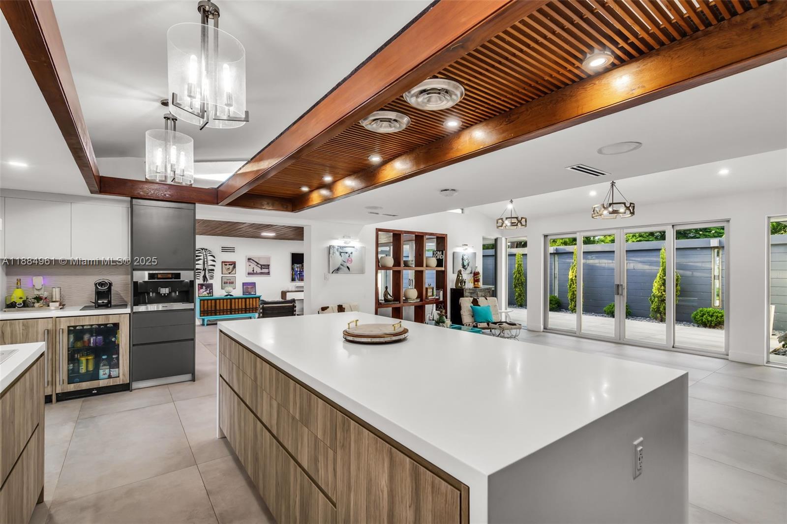 COLLEGE MNR - Residential