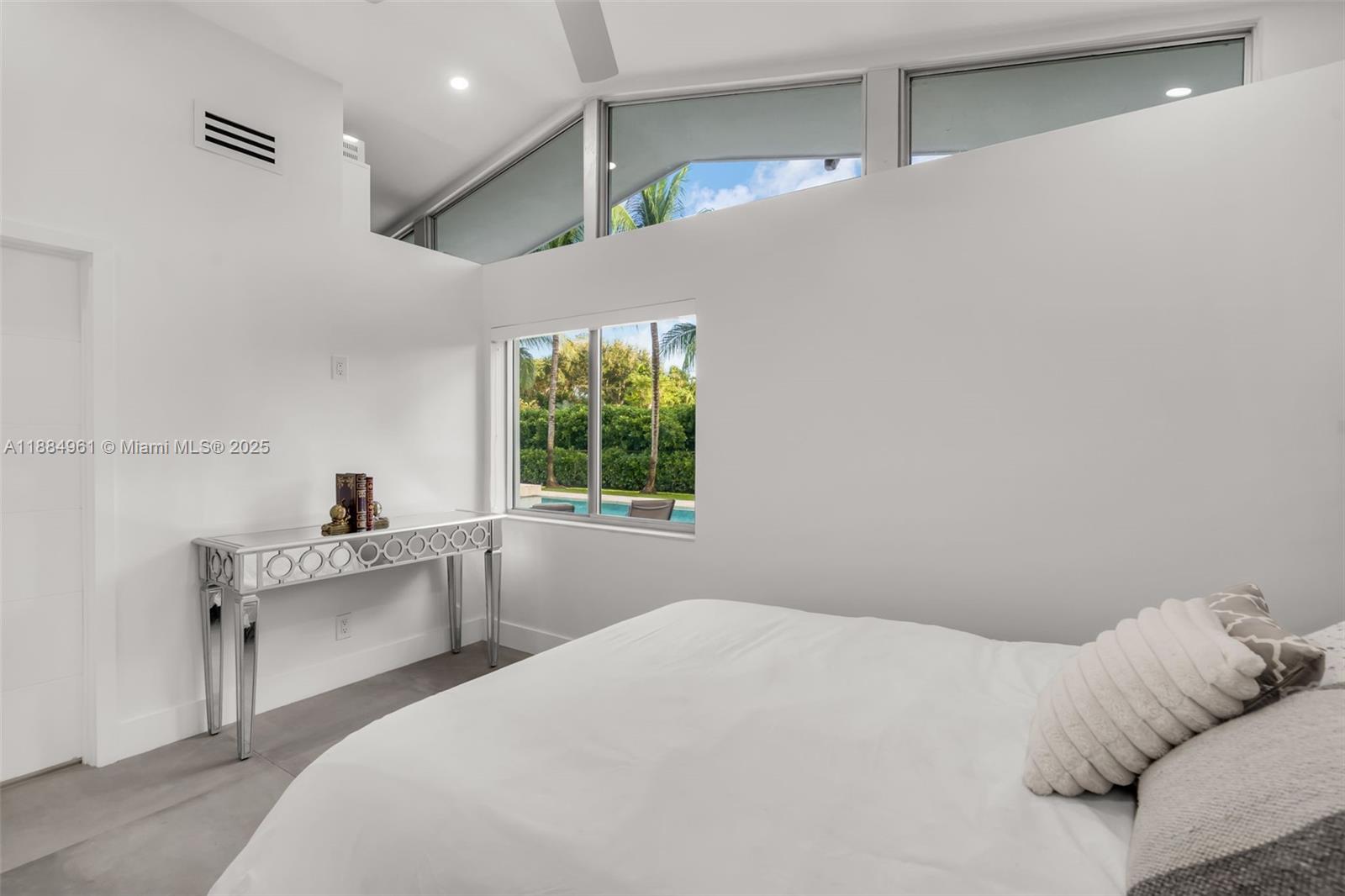 COLLEGE MNR - Residential