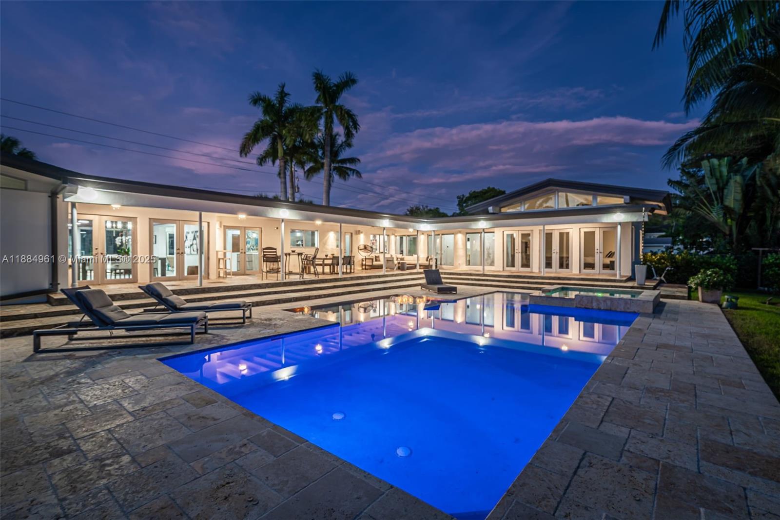 COLLEGE MNR - Residential