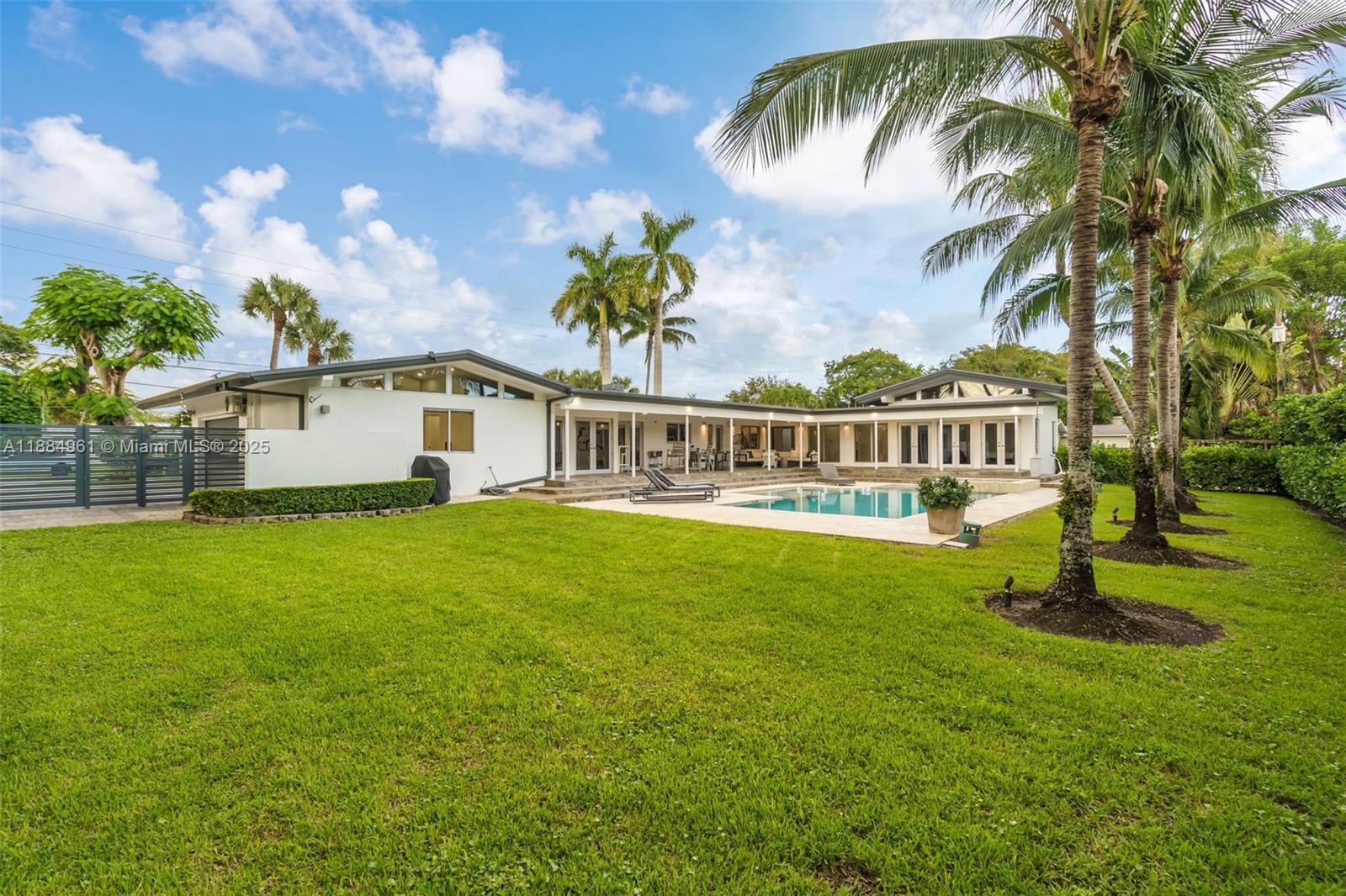 COLLEGE MNR - Residential