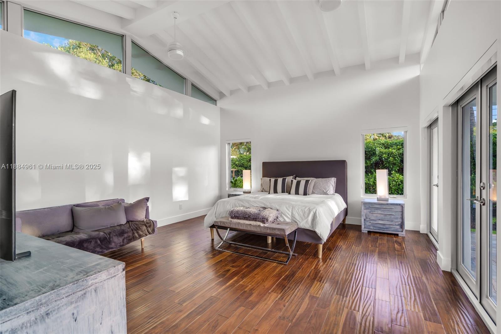 COLLEGE MNR - Residential