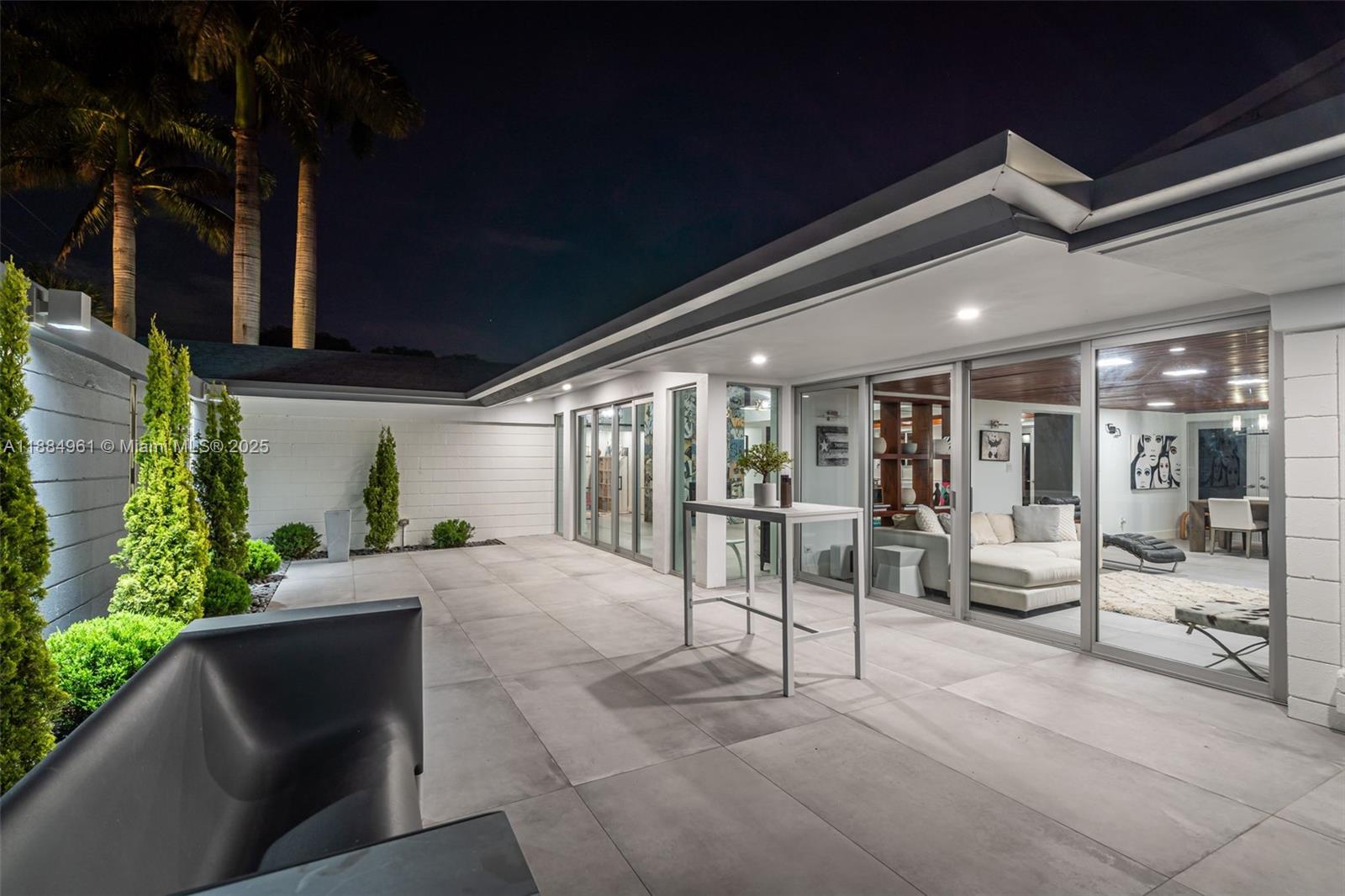 COLLEGE MNR - Residential