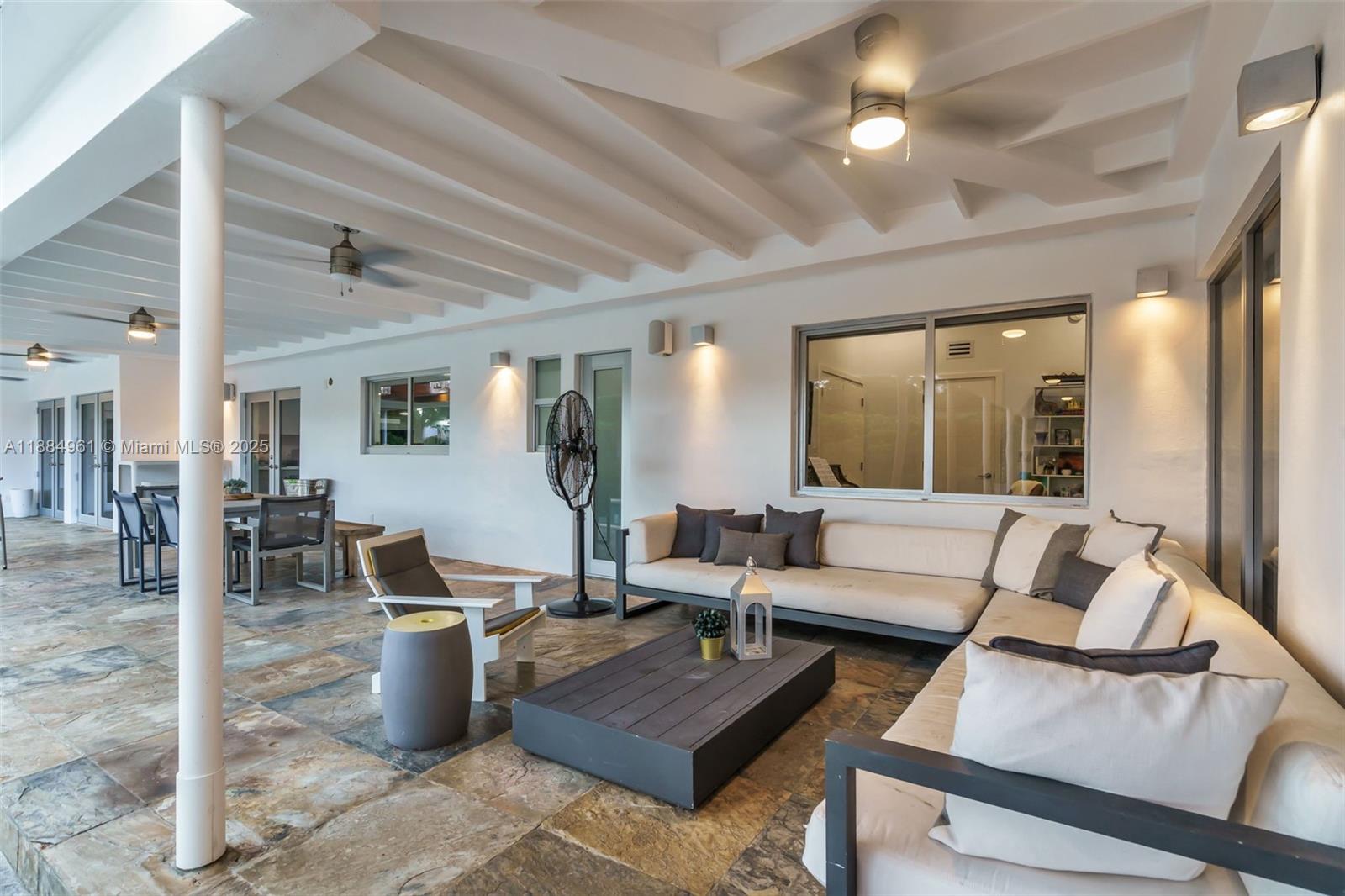 COLLEGE MNR - Residential