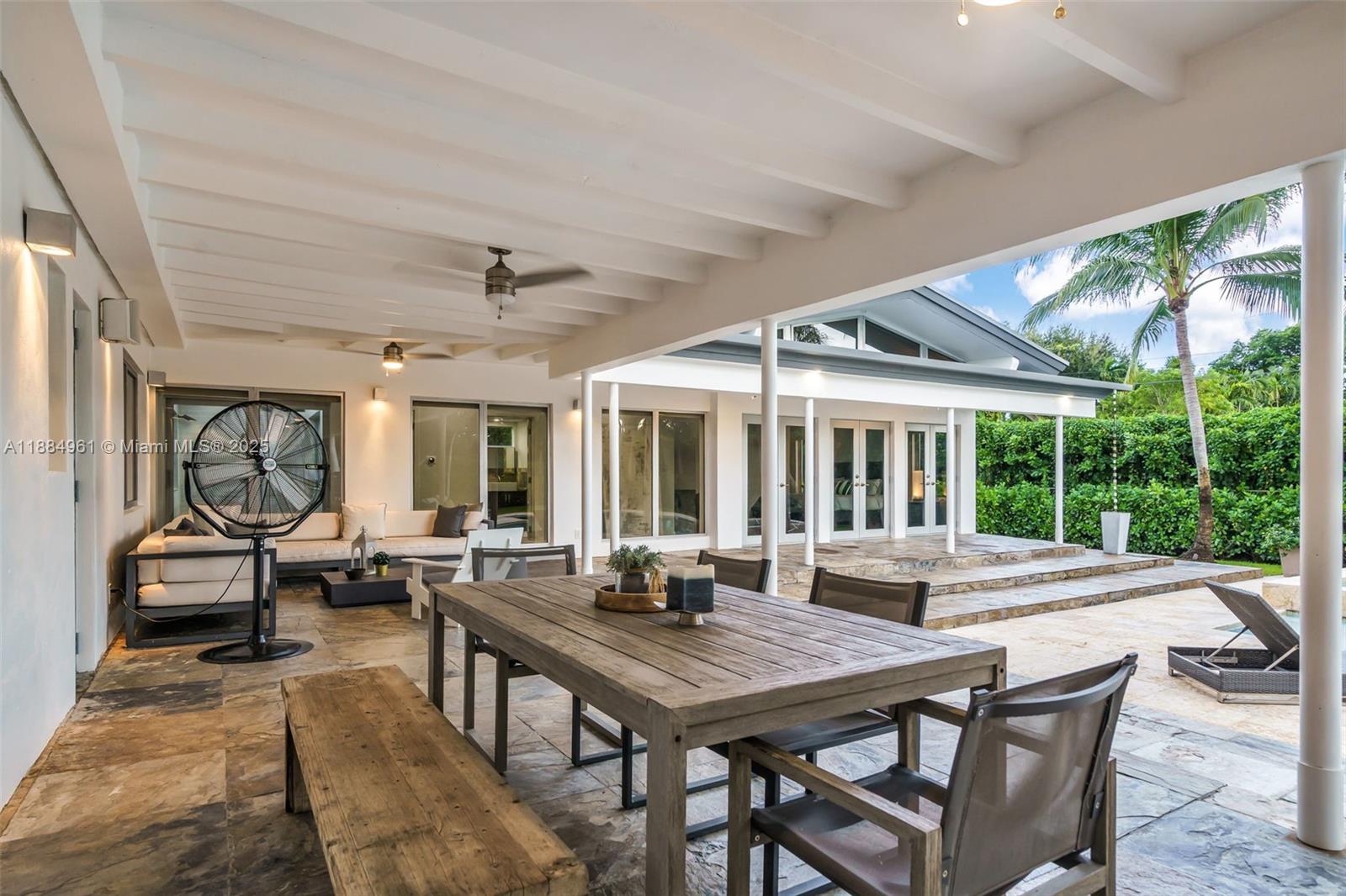 COLLEGE MNR - Residential