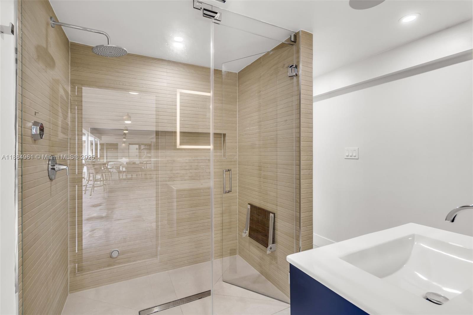 COLLEGE MNR - Residential