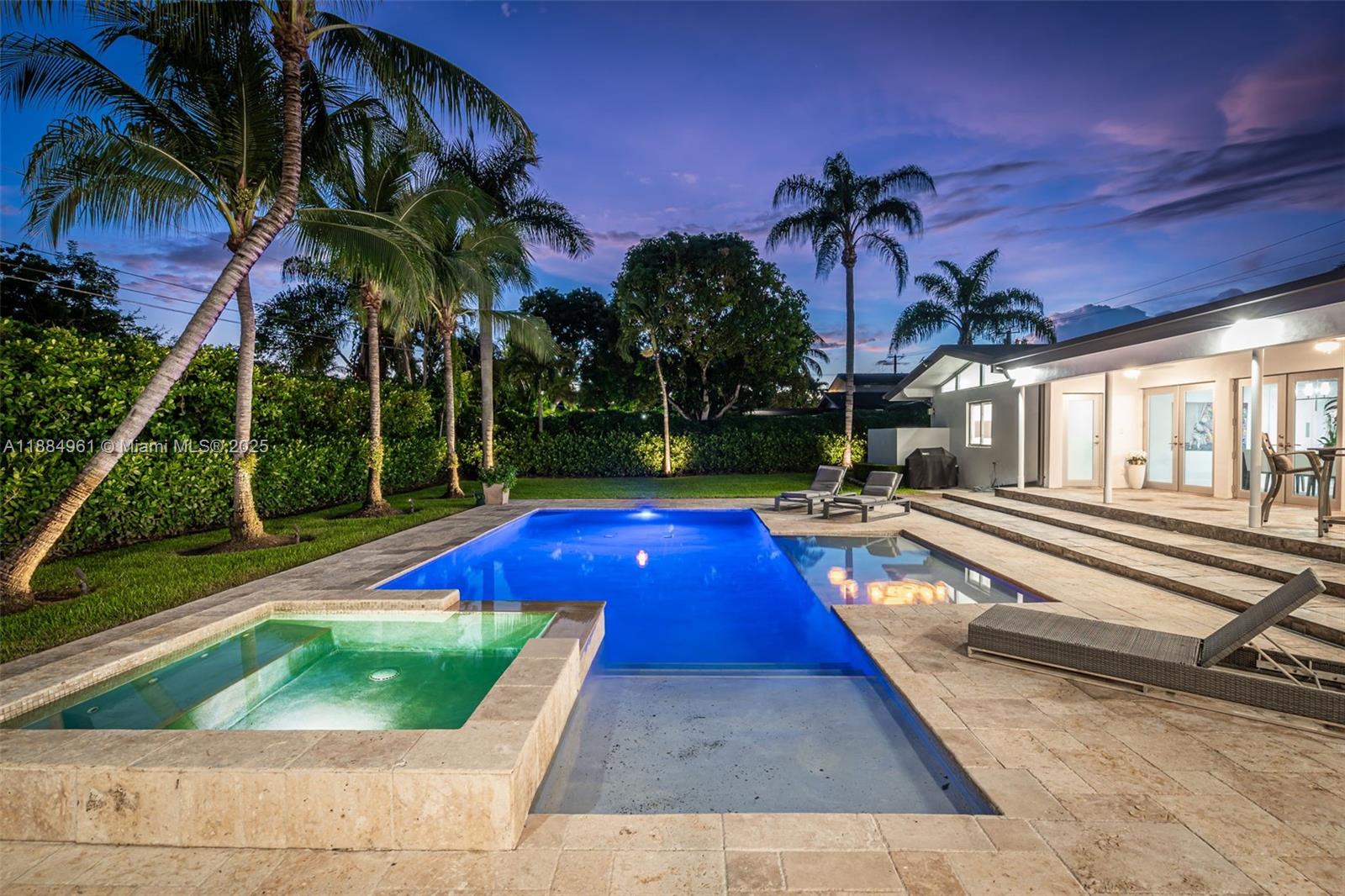 COLLEGE MNR - Residential