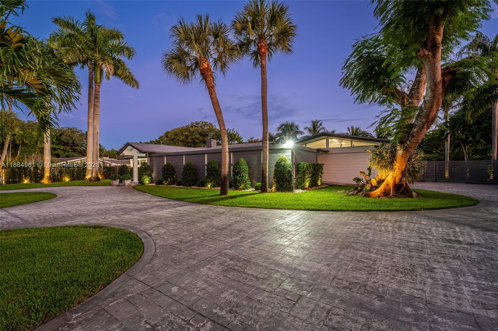 COLLEGE MNR - Residential