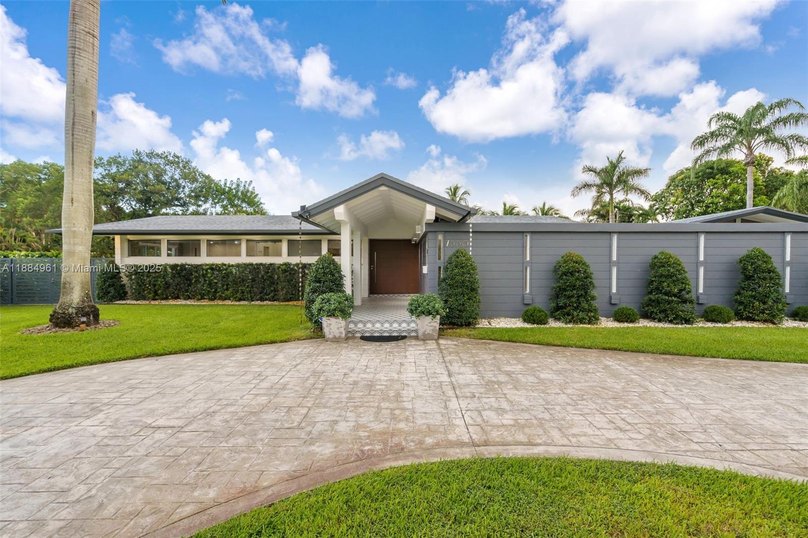 COLLEGE MNR - Residential