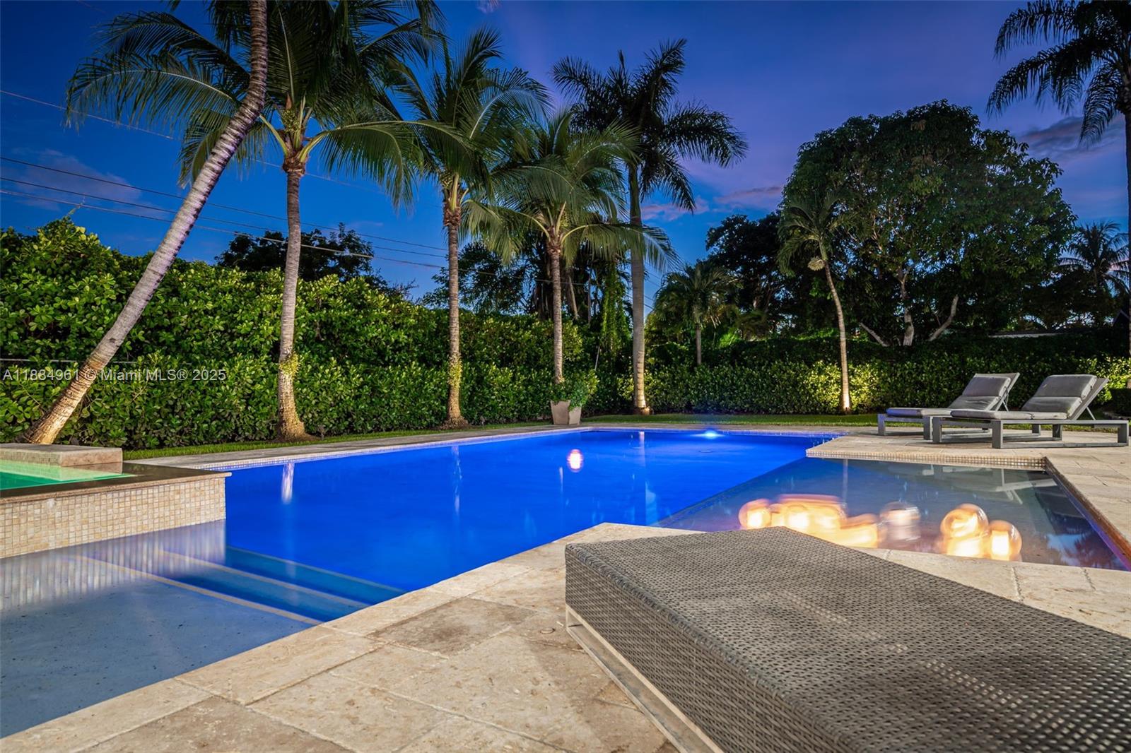 COLLEGE MNR - Residential