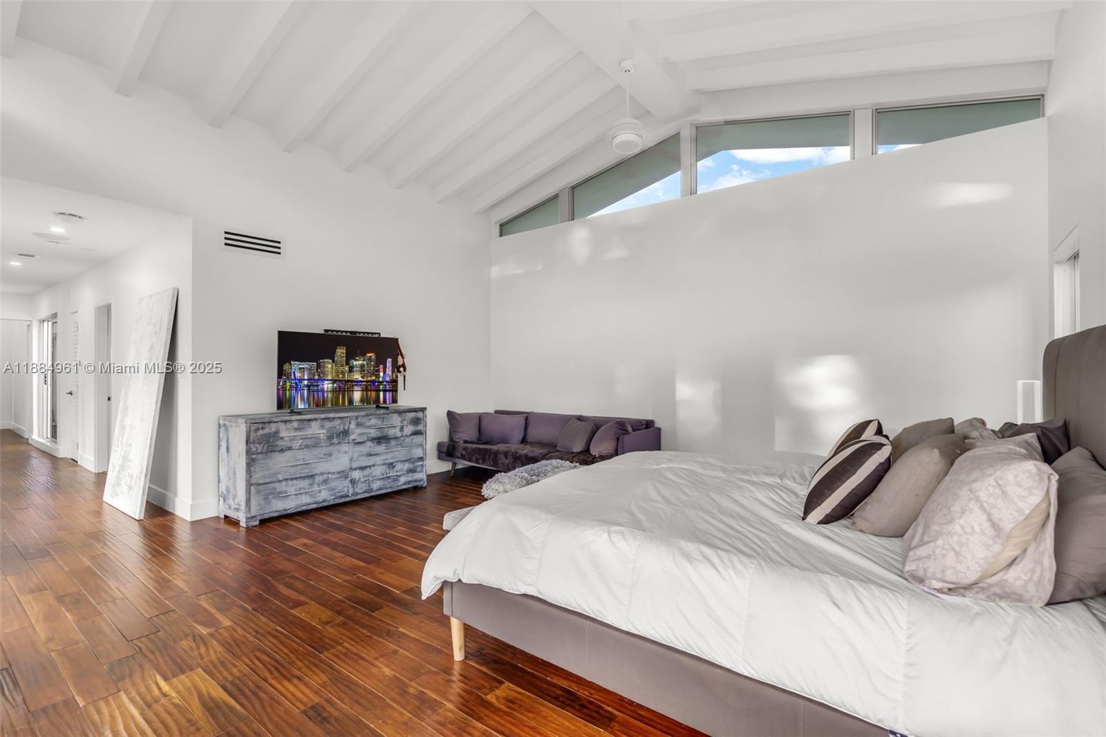 COLLEGE MNR - Residential