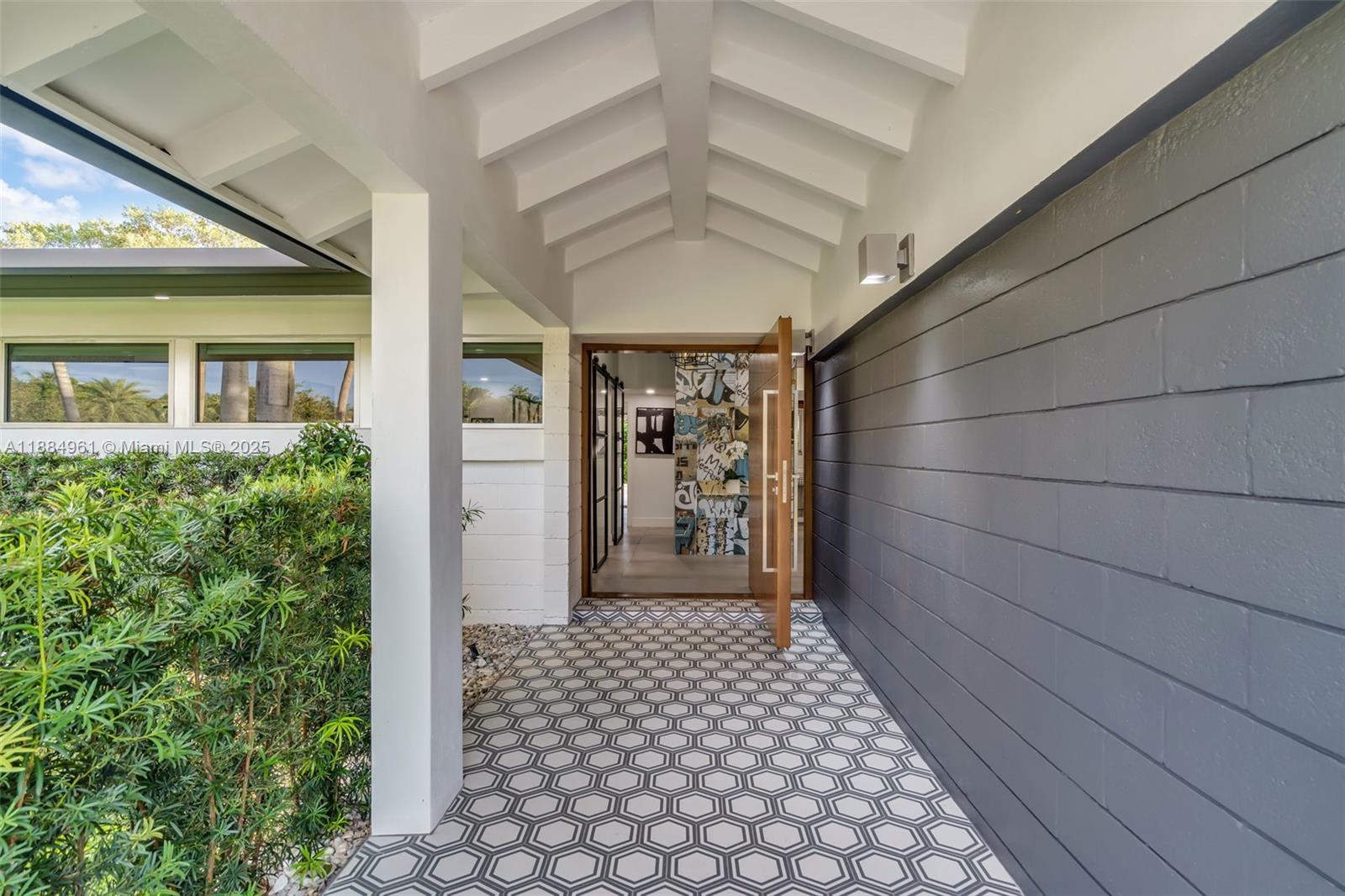 COLLEGE MNR - Residential