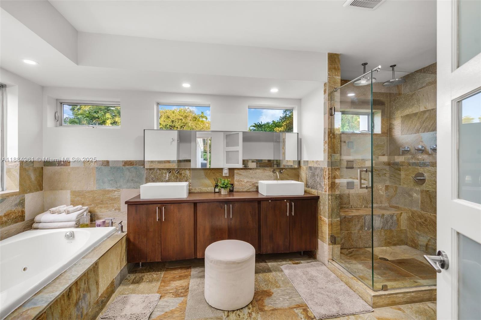 COLLEGE MNR - Residential