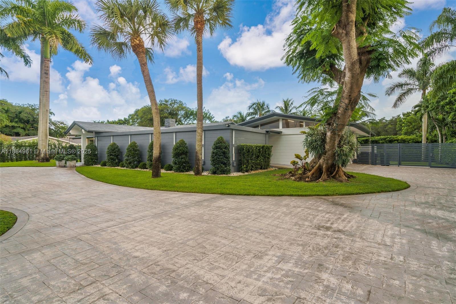 COLLEGE MNR - Residential