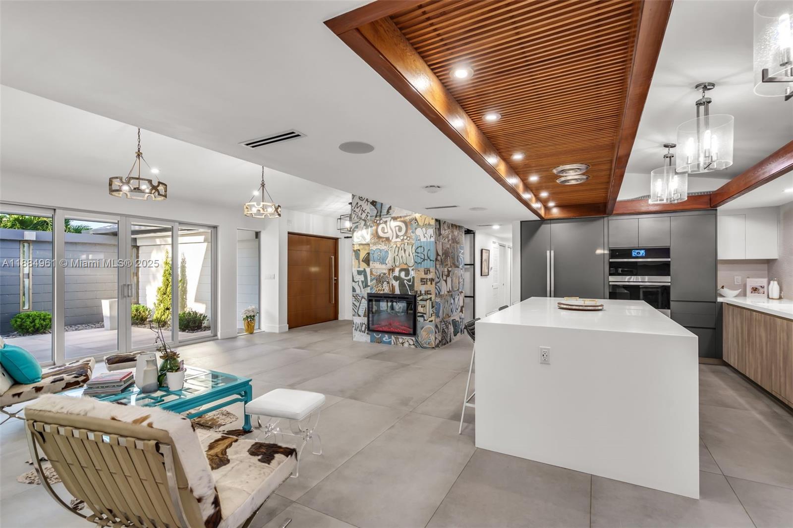 COLLEGE MNR - Residential