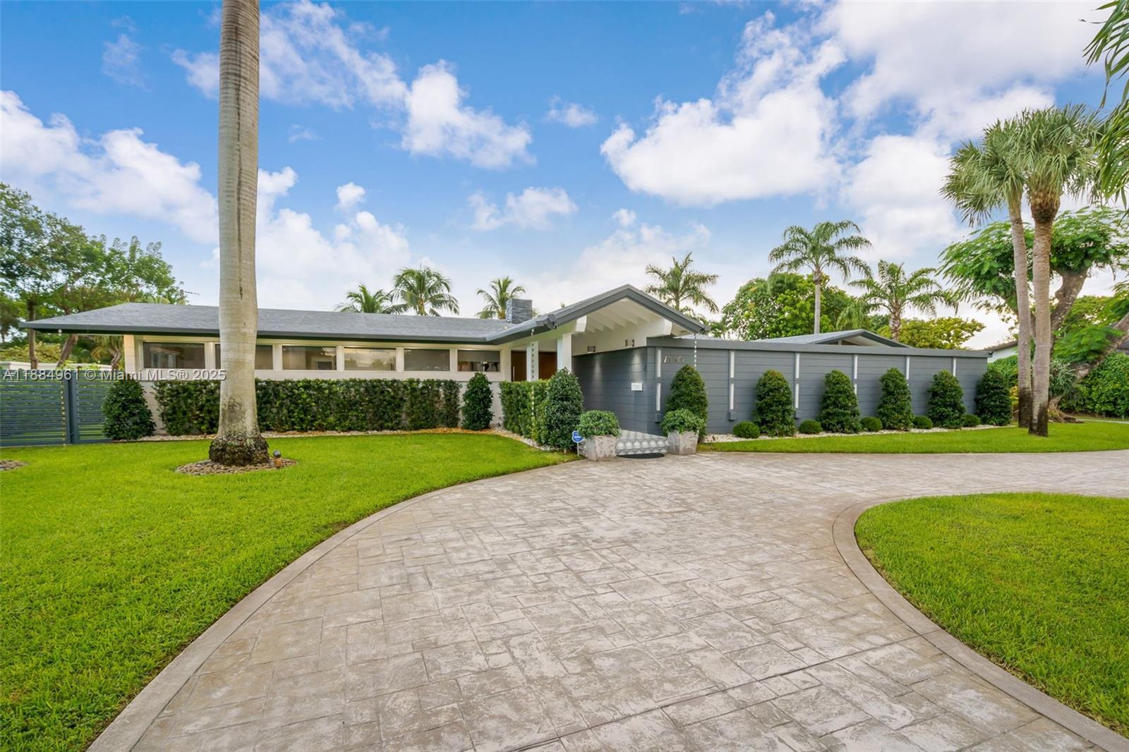 COLLEGE MNR - Residential