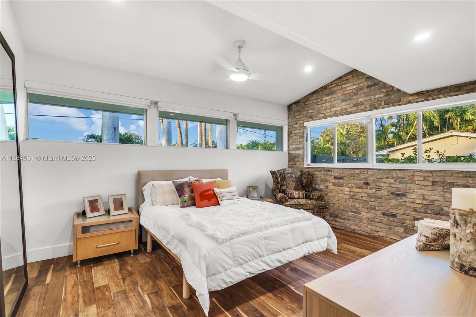 COLLEGE MNR - Residential