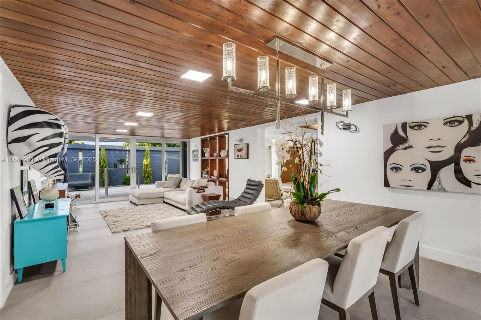 COLLEGE MNR - Residential