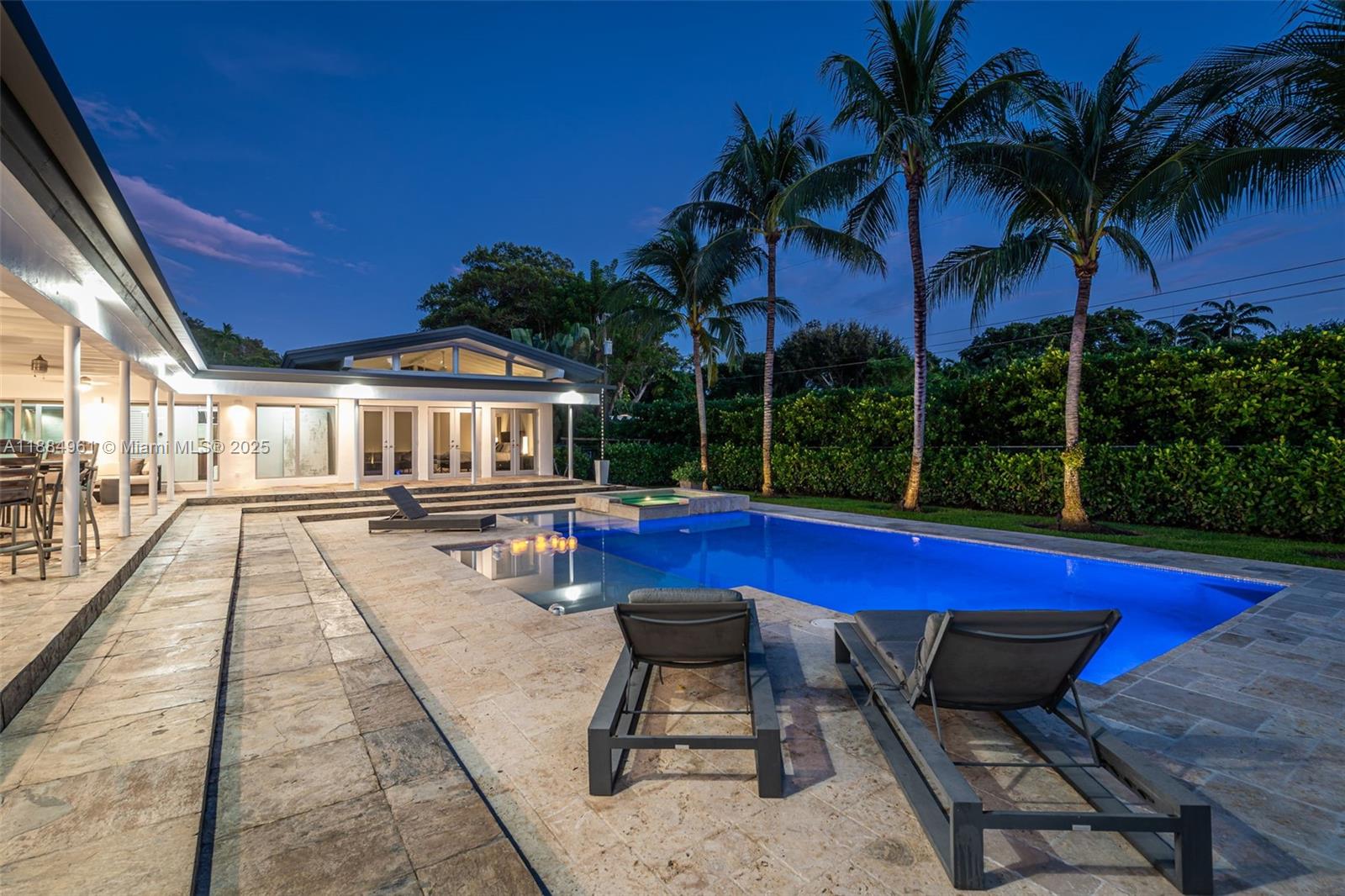 COLLEGE MNR - Residential