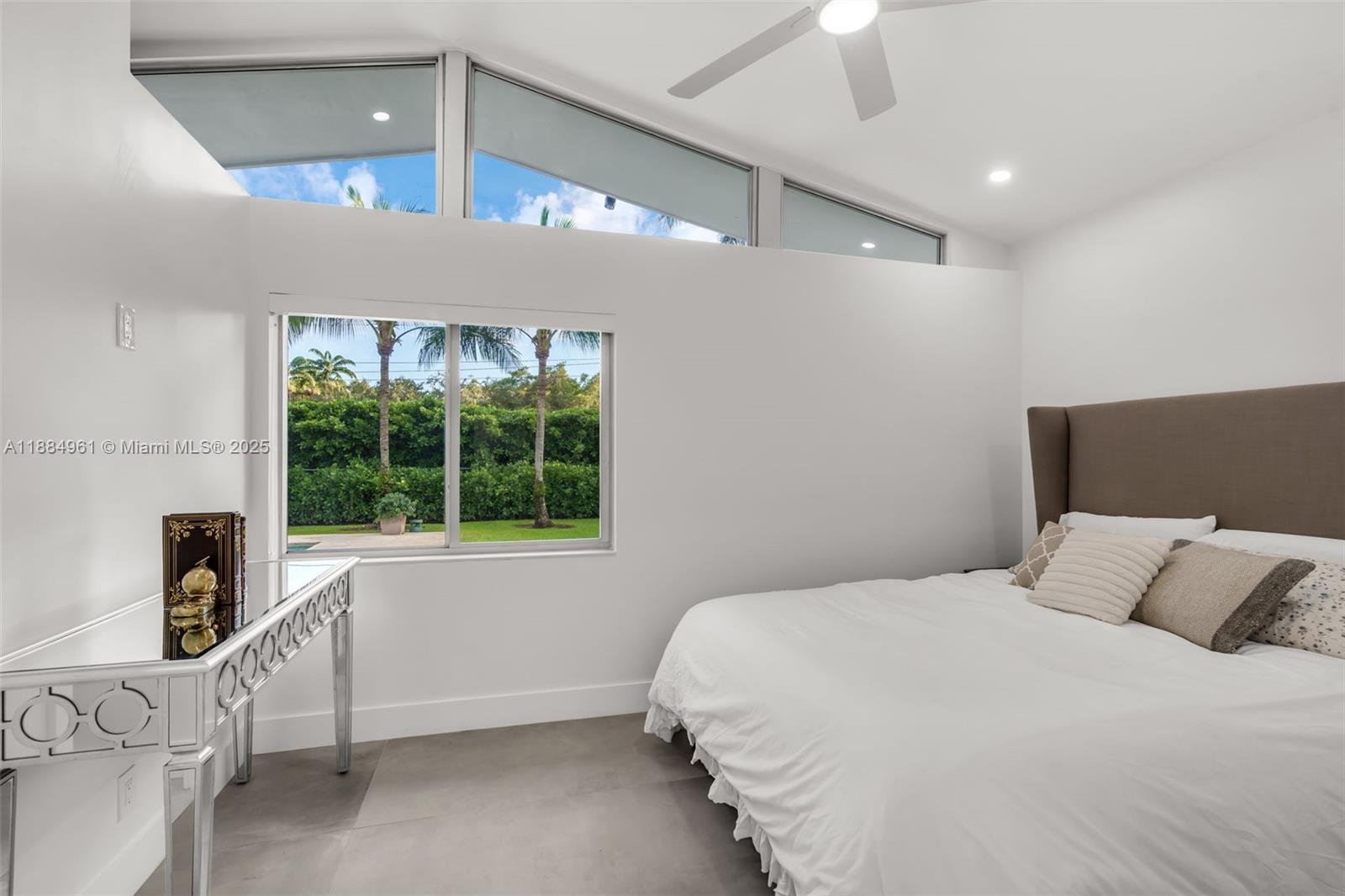 COLLEGE MNR - Residential