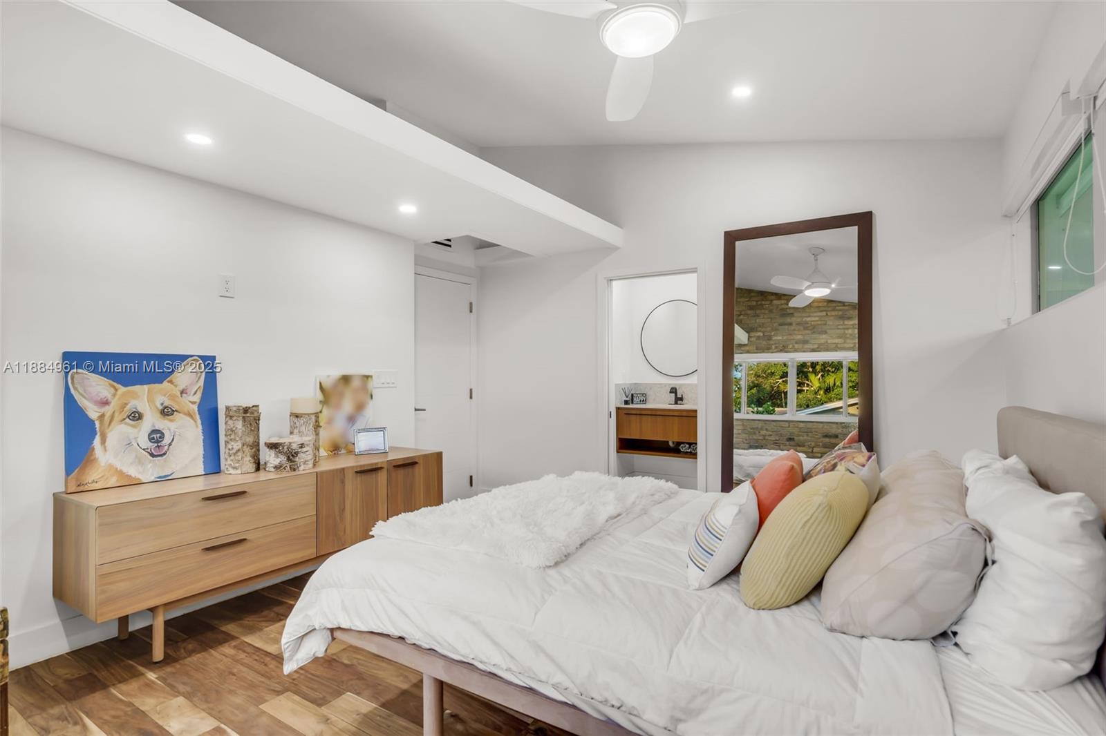 COLLEGE MNR - Residential