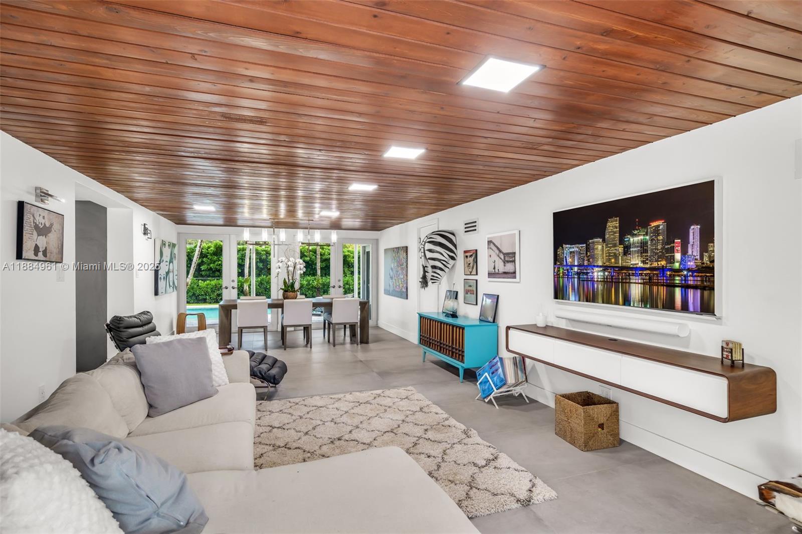 COLLEGE MNR - Residential