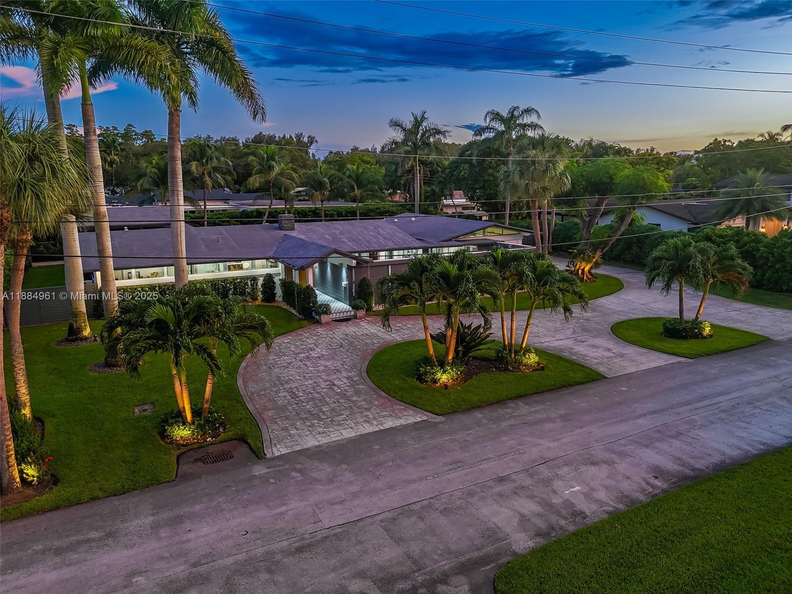 COLLEGE MNR - Residential