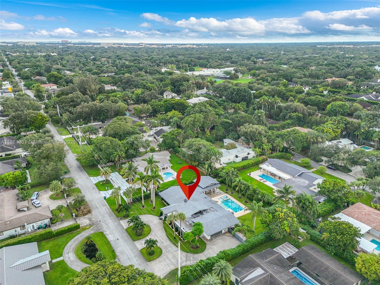 COLLEGE MNR - Residential