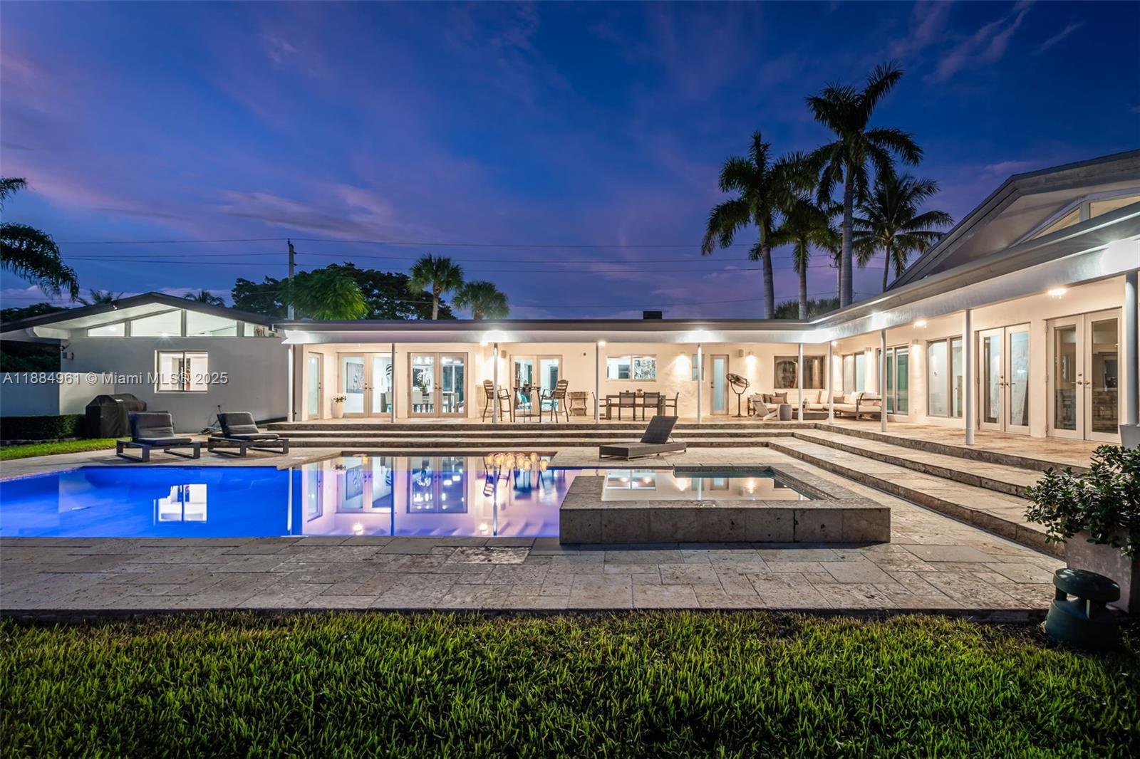 COLLEGE MNR - Residential