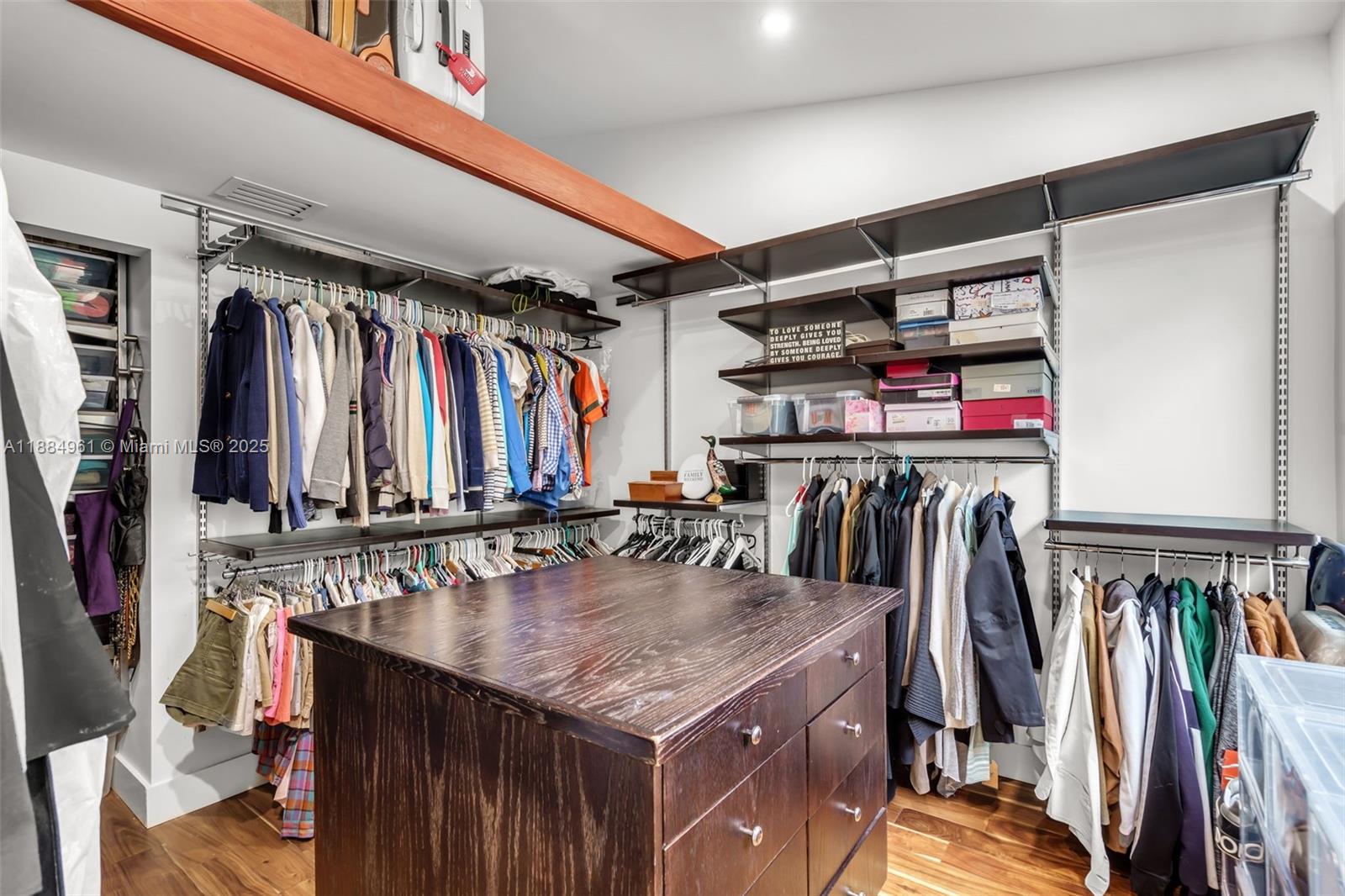 COLLEGE MNR - Residential