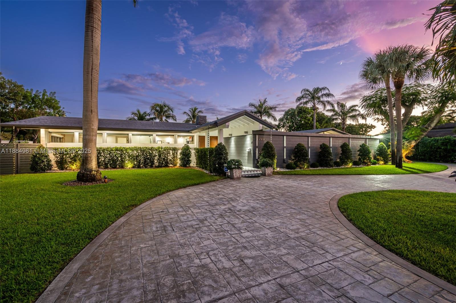 COLLEGE MNR - Residential